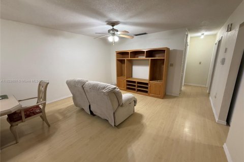Casa en venta en Miami Gardens, Florida, 3 dormitorios, 120.96 m2 № 1802828 - foto 8