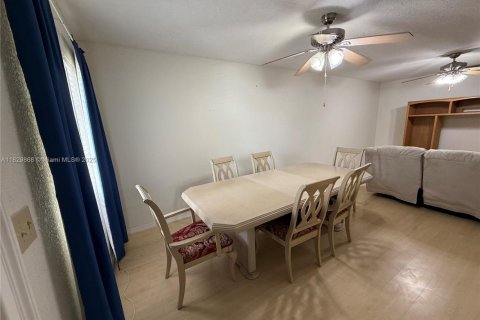 Casa en venta en Miami Gardens, Florida, 3 dormitorios, 120.96 m2 № 1802828 - foto 5