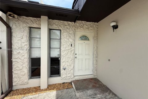 Casa en venta en Miami Gardens, Florida, 3 dormitorios, 120.96 m2 № 1802828 - foto 2
