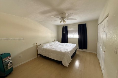 Casa en venta en Miami Gardens, Florida, 3 dormitorios, 120.96 m2 № 1802828 - foto 14