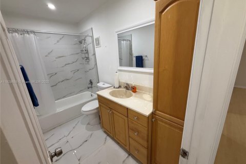 Casa en venta en Miami Gardens, Florida, 3 dormitorios, 120.96 m2 № 1802828 - foto 13
