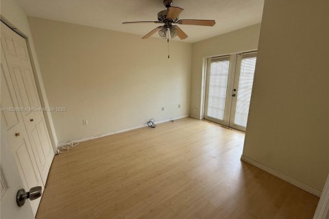 Casa en venta en Miami Gardens, Florida, 3 dormitorios, 120.96 m2 № 1802828 - foto 16