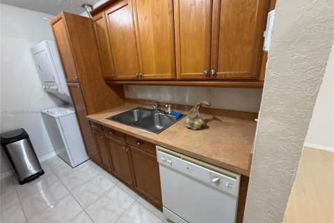 Casa en venta en Miami Gardens, Florida, 3 dormitorios, 120.96 m2 № 1802828 - foto 12
