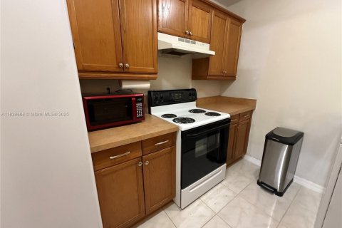 Casa en venta en Miami Gardens, Florida, 3 dormitorios, 120.96 m2 № 1802828 - foto 10