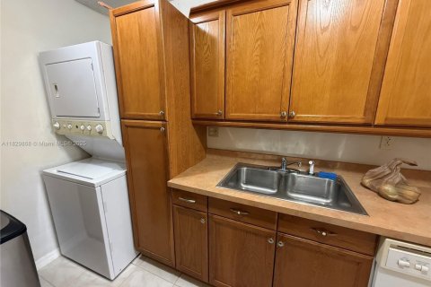 Casa en venta en Miami Gardens, Florida, 3 dormitorios, 120.96 m2 № 1802828 - foto 11