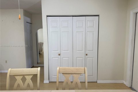 Casa en venta en Miami Gardens, Florida, 3 dormitorios, 120.96 m2 № 1802828 - foto 7