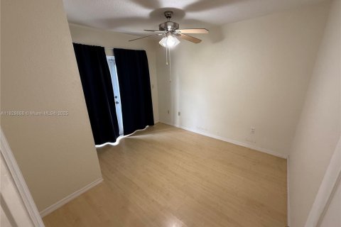 Casa en venta en Miami Gardens, Florida, 3 dormitorios, 120.96 m2 № 1802828 - foto 18
