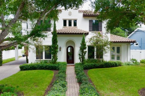 House in Tampa, Florida 4 bedrooms, 269.79 sq.m. № 2330277