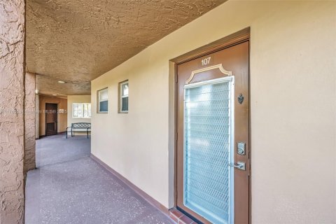 Condo in Sunrise, Florida, 1 bedroom  № 1715800 - photo 5