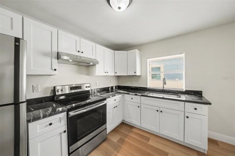 Casa en venta en Tampa, Florida, 3 dormitorios, 147.81 m2 № 2345187 - foto 9