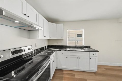 Casa en venta en Tampa, Florida, 3 dormitorios, 147.81 m2 № 2345187 - foto 6