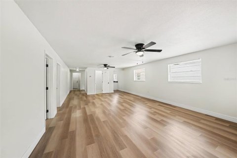 Casa en venta en Tampa, Florida, 3 dormitorios, 147.81 m2 № 2345187 - foto 5