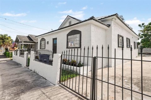 Casa en venta en Tampa, Florida, 3 dormitorios, 147.81 m2 № 2345187 - foto 4