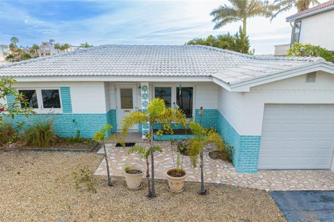 House in South Pasadena, Florida 2 bedrooms, 115.85 sq.m. № 2166288 - photo 2