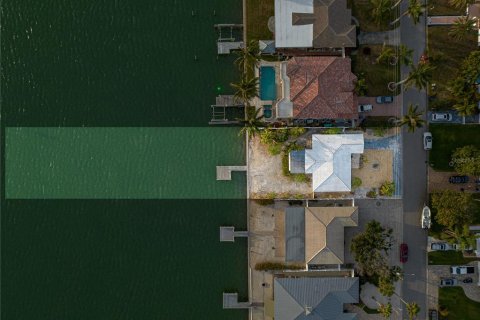 House in South Pasadena, Florida 2 bedrooms, 115.85 sq.m. № 2166288 - photo 8