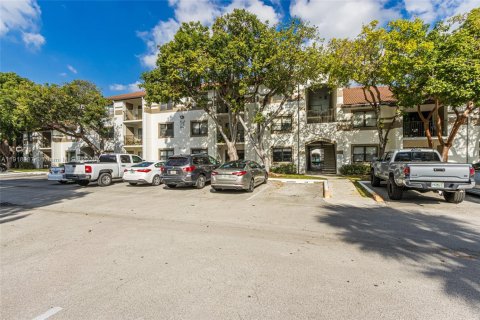 Condo in Hollywood, Florida, 2 bedrooms  № 2057477 - photo 6