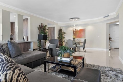 Condominio en alquiler en Miami, Florida, 2 dormitorios, 157.38 m2 № 1895952 - foto 18