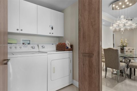 Condominio en alquiler en Miami, Florida, 2 dormitorios, 157.38 m2 № 1895952 - foto 17