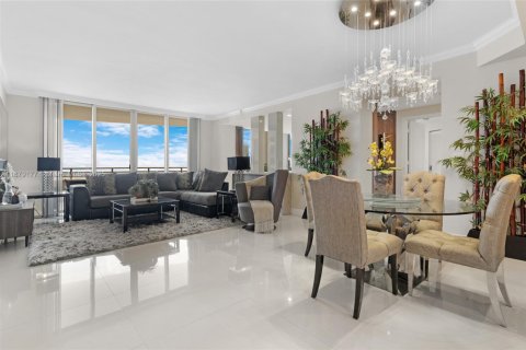 Condominio en alquiler en Miami, Florida, 2 dormitorios, 157.38 m2 № 1895952 - foto 4