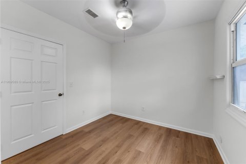 Villa ou maison à vendre à Miami, Floride: 3 chambres, 89.37 m2 № 1966340 - photo 10