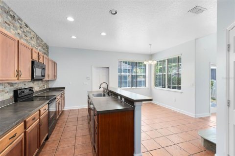 House in Orlando, Florida 4 bedrooms, 246.75 sq.m. № 1680072 - photo 5
