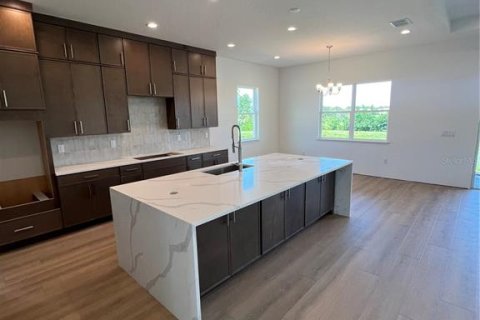 Villa ou maison à vendre à Apopka, Floride: 5 chambres, 370.4 m2 № 2130930 - photo 3
