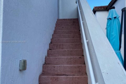 Снять в аренду коммерческую недвижимость в Майами, Флорида 179.3м2, № 1992286 - фото 3