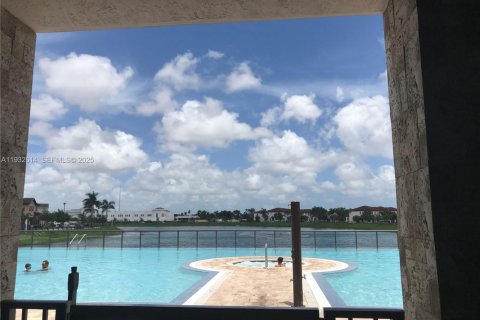 Снять в аренду коммерческую недвижимость в Майами, Флорида 179.3м2, № 1992286 - фото 15