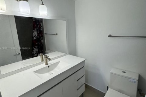 Condo in North Miami, Florida, 2 bedrooms  № 1961173 - photo 9