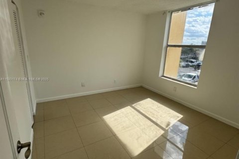 Condo in North Miami, Florida, 2 bedrooms  № 1961173 - photo 7