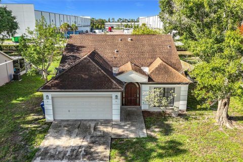 House in Bradenton, Florida 4 bedrooms, 165.18 sq.m. № 2156793 - photo 3
