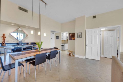 Condo in Aventura, Florida, 2 bedrooms  № 2088515 - photo 4