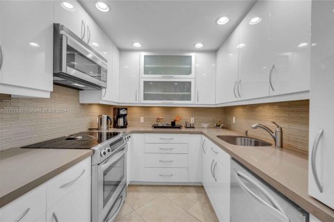 Condo in Aventura, Florida, 2 bedrooms  № 2088515 - photo 5