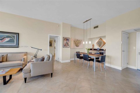 Condo in Aventura, Florida, 2 bedrooms  № 2088515 - photo 7