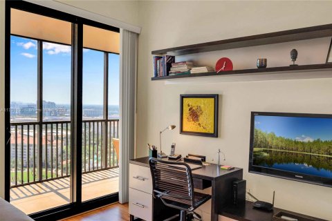 Condo in Aventura, Florida, 2 bedrooms  № 2088515 - photo 14