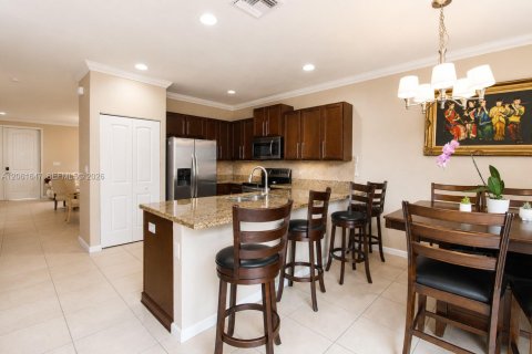 House in Homestead, Florida 6 bedrooms, 276.85 sq.m. № 2192137 - photo 9