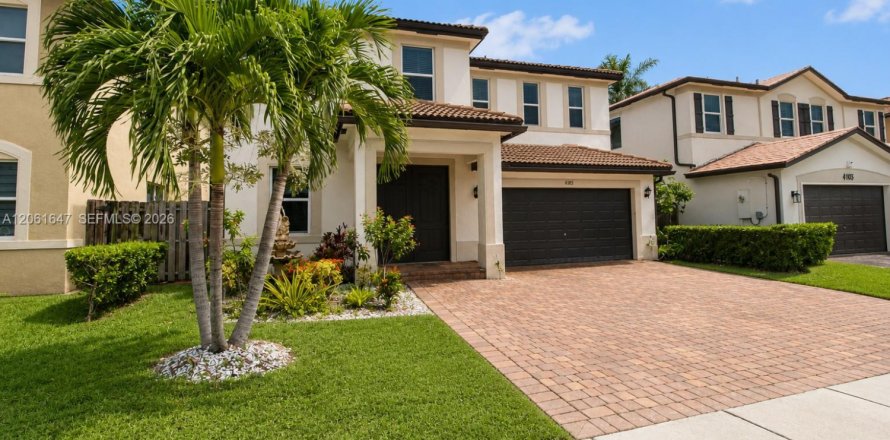 House in Homestead, Florida 6 bedrooms, 276.85 sq.m. № 2192137