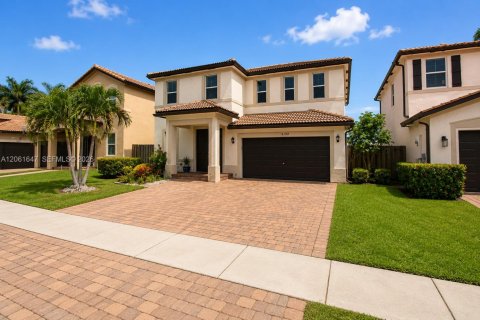 House in Homestead, Florida 6 bedrooms, 276.85 sq.m. № 2192137 - photo 2