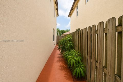 House in Homestead, Florida 6 bedrooms, 276.85 sq.m. № 2192137 - photo 26