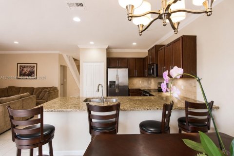 House in Homestead, Florida 6 bedrooms, 276.85 sq.m. № 2192137 - photo 11