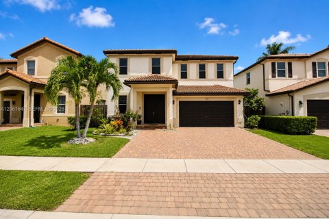 House in Homestead, Florida 6 bedrooms, 276.85 sq.m. № 2192137 - photo 3