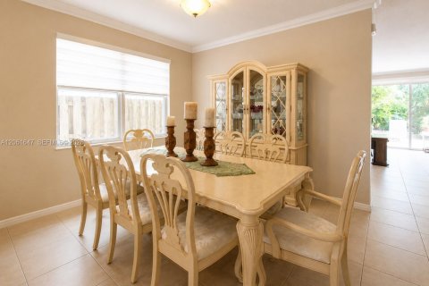 House in Homestead, Florida 6 bedrooms, 276.85 sq.m. № 2192137 - photo 7