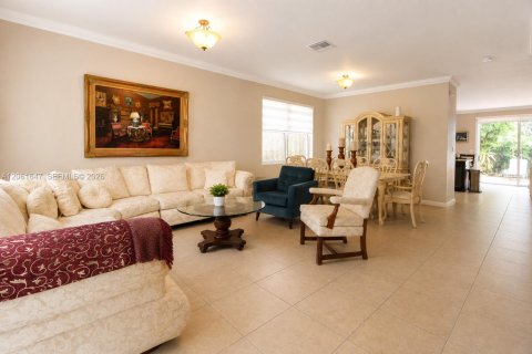 House in Homestead, Florida 6 bedrooms, 276.85 sq.m. № 2192137 - photo 5