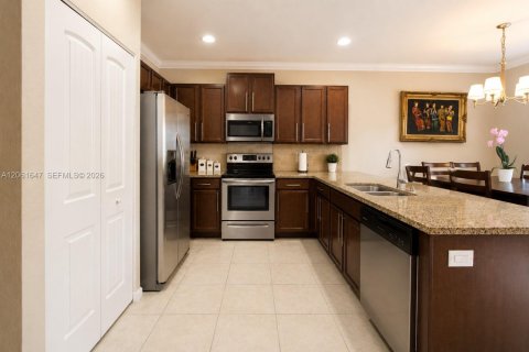 House in Homestead, Florida 6 bedrooms, 276.85 sq.m. № 2192137 - photo 10