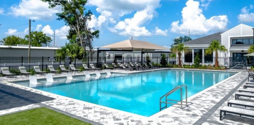 Apartment in Land O' Lakes, Florida 2 bedrooms, 105.91 sq.m. № 2157858