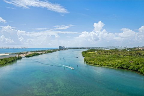 Copropriété à vendre à Sunny Isles Beach, Floride: 2 chambres, 120.31 m2 № 2348566 - photo 16