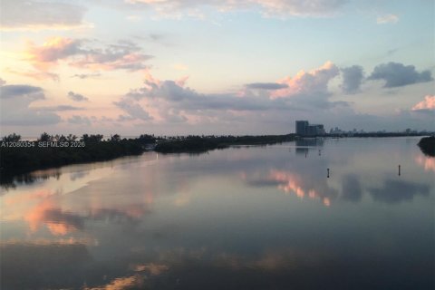 Copropriété à vendre à Sunny Isles Beach, Floride: 2 chambres, 120.31 m2 № 2348566 - photo 20