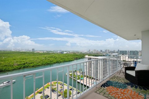 Copropriété à vendre à Sunny Isles Beach, Floride: 2 chambres, 120.31 m2 № 2348566 - photo 15