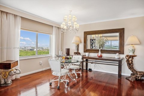 Copropriété à vendre à Sunny Isles Beach, Floride: 2 chambres, 120.31 m2 № 2348566 - photo 6