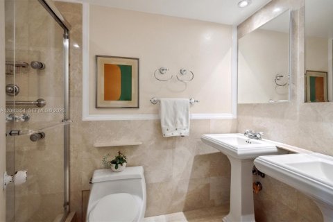 Copropriété à vendre à Sunny Isles Beach, Floride: 2 chambres, 120.31 m2 № 2348566 - photo 13
